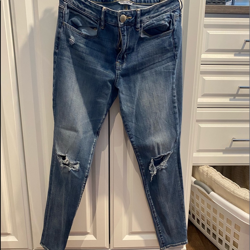 American Eagle skinny blue jeans